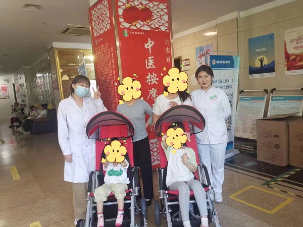 捐贈現(xiàn)場.jpg 捐贈現(xiàn)場.jpg